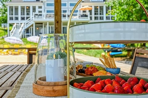 Little Luxuries, Lakeside – Unhurried bites and a soft breeze make the simplest moments feel special.