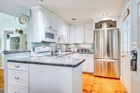 Kitchen | Cooking Basics | Keurig Coffee Maker | Toaster