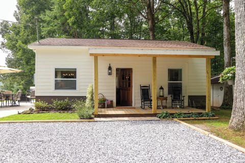 Blairsville Vacation Rental | 1BR | 1BA | 720 Sq Ft | 1 Step to Enter