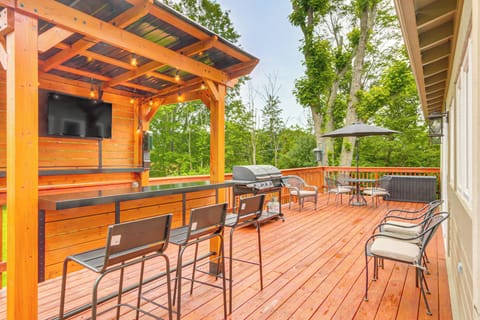 Huntingdon Vacation Rental | 3BR | 3BA | Stairs Required | 1,200 Sq Ft