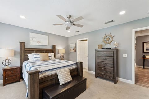 Wake up refreshed in this cozy, king-sized retreat.