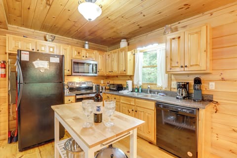 Kitchen | Main Level