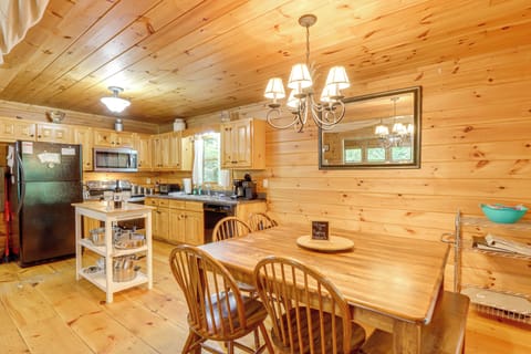 Dining Area | Main Level