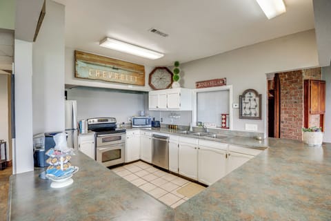 Kitchen | Keurig Coffee Maker | Dishwasher | Cooking Basics