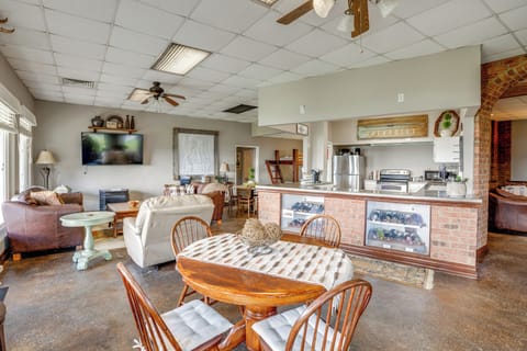 Dining Area | Open Floor Plan