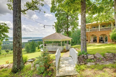 Scottsboro Vacation Rental | 2BR | 2BA | Step-Free Access | 2,100 Sq Ft