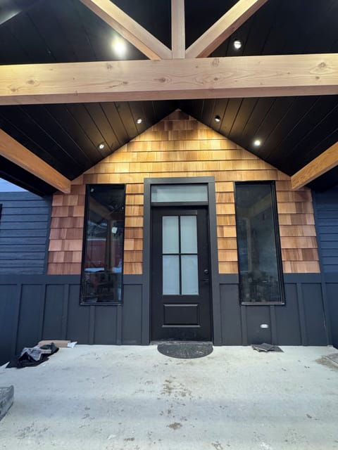 Enjoy a stylish experience at this centrally-located place. Apartment in Lake Champlain