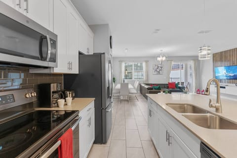 Fully equipped Kitchen#Disney #Parks #kingdom #springs #StoreyLake #Apartment #Vacation #Rental #waterpark #Kissimmee #Orlando #universal #citywalk