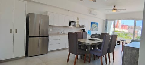 Kitchen or kitchenette,Dining area