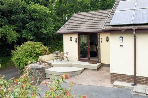 Cosy Retreat, Close to Village and Beach