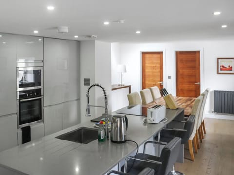 Kitchen/diner | The Coach-House, Tenby