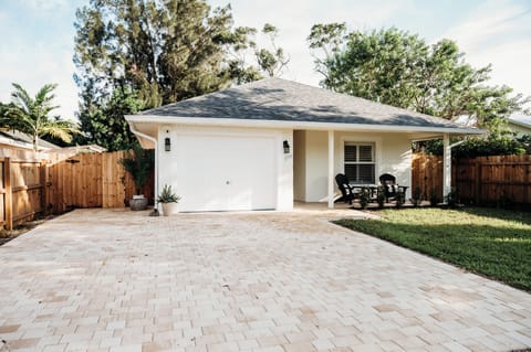 Front of house and driveway 