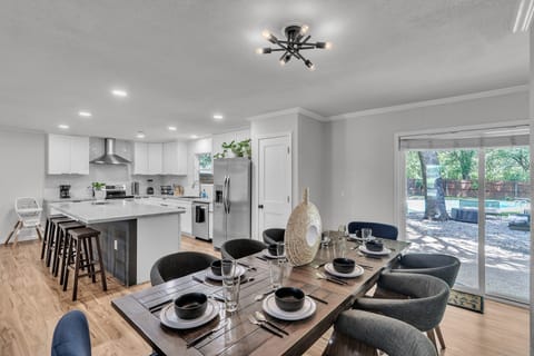 Dining Room, Dining Table, Furniture, Indoors, Table