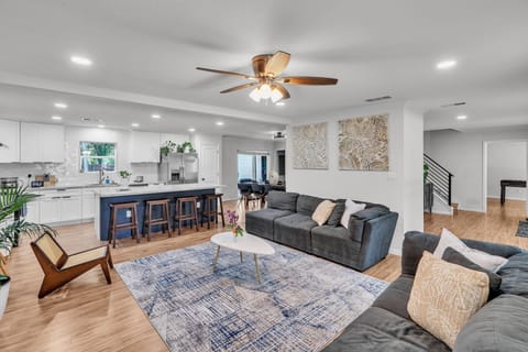 Home Decor, Indoors, Furniture, Table, Architecture