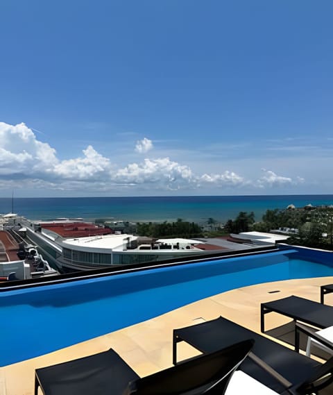 On site,Off site,Seating area,Coffee / tea facilities,Area and facilities,Balcony / Terrace,Time of day,Natural landscape,Patio,Swimming pool,Beach,Location,View(from property / room),Garden view,Bird's eye view