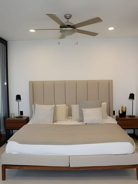 On site,Seating area,Area and facilities,Bed,Decorative detail,Photo of the whole room,Location,View(from property / room)