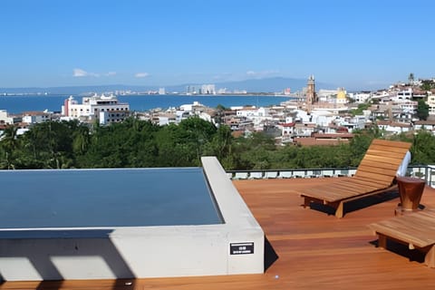 On site,Off site,Seating area,Coffee / tea facilities,Area and facilities,Balcony / Terrace,Hot Tub,Time of day,Patio,Nearby landmark,Location,View(from property / room),City view,Landmark view,Bird's eye view