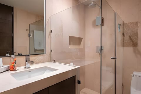 On site,Area and facilities,Toilet,Bathroom,Location,View(from property / room)