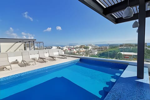 On site,Off site,Seating area,Coffee / tea facilities,Area and facilities,Balcony / Terrace,Time of day,Patio,Swimming pool,Nearby landmark,Location,View(from property / room),Landmark view,Bird's eye view