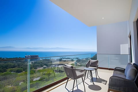 On site,Seating area,Coffee / tea facilities,Area and facilities,Day,Balcony / Terrace,Time of day,Natural landscape,Patio,Living Room,Location,View(from property / room),Garden view