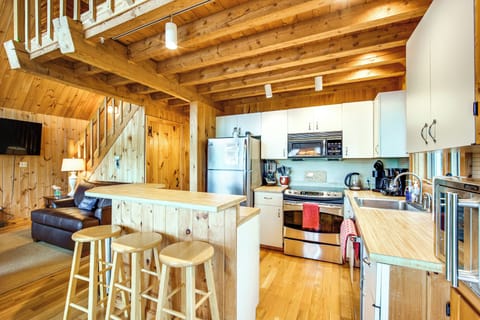 Kitchen | Main Level | Dishwasher | Drip Coffee Maker & Keurig