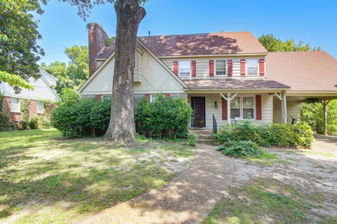 Memphis Vacation Rental | 4BR | 2BA | Steps Required | 2,500 Sq Ft