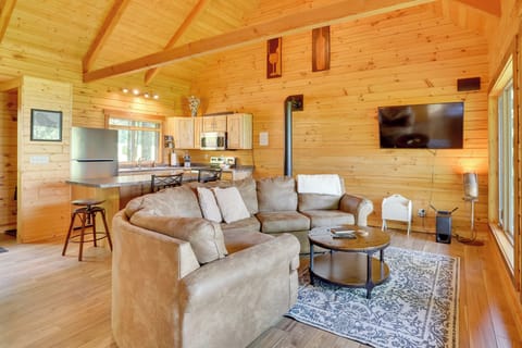Mindoro Vacation Rental | 1BR | 1BA | 820 Sq Ft | Stairs Required