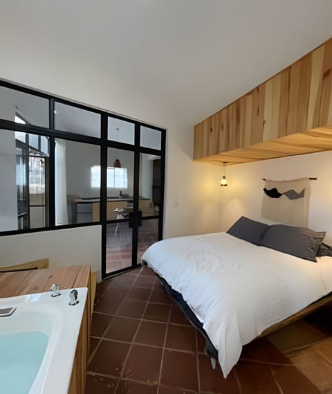 Area and facilities,Bed,Photo of the whole room,Hot Tub,Location,View(from property / room)