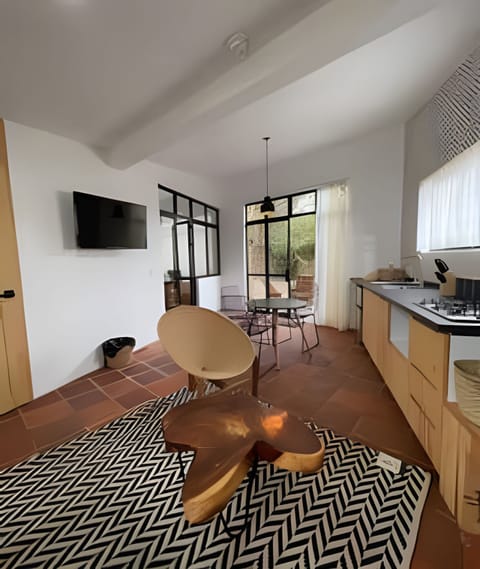 Dining area,Decorative detail,Living Room,TV and multimedia,Location,View(from property / room),Garden view