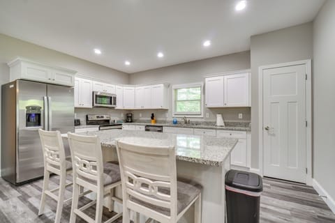 Crossville Vacation Rental | 3BR | 2BA | 2,000 Sq Ft | 5 Steps to Enter