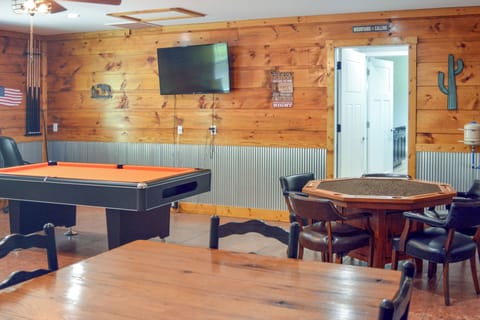 Crossville Vacation Rental | 3BR | 2BA | 2,000 Sq Ft | 2 Steps to Enter