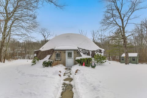 Warren Vacation Rental | 3BR | 2BA | 2,282 Sq Ft | 1 Step Required