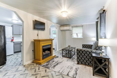 Plaquemine Vacation Rental | 2BR | 1BA | 900 Sq Ft | 3 Steps Required