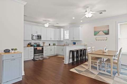 Chic modern kitchen.