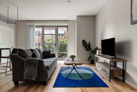 CozySuites Mill District with pool, gym #13