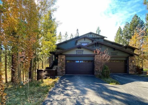 Your home away from home, exquisite unit.