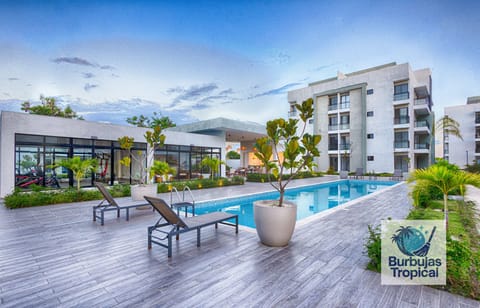 Outdoor Pool., Gym, Bar, Lounge