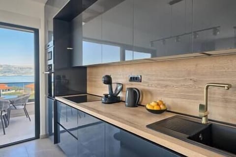 df32c515-e044-4999-b1a6-6554c233e546