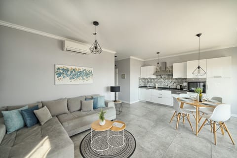 Open floor living plan (1)