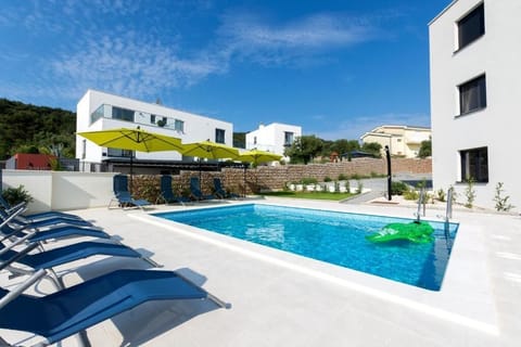 253e4ee4-d2d6-4bc5-8a3b-b03626f1cb0e