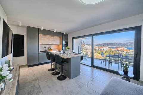 61bade68-6dfe-4a85-8590-be09a388c8dc