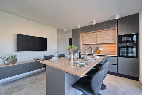 df2fcbaf-f72d-4cfd-b766-ede71b055977