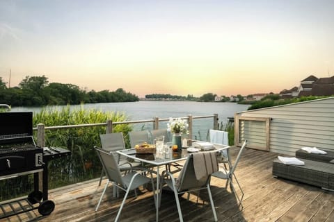 Golden hour, good company, and alfresco dining under open skies.