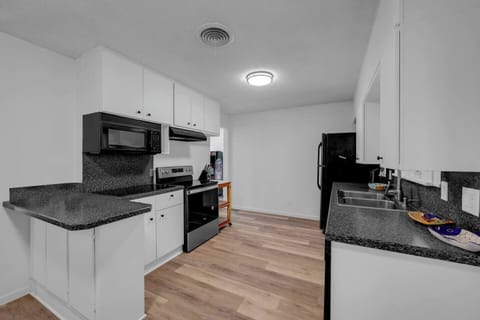 6cddde5e-b2bc-46bd-a982-8c402144739a