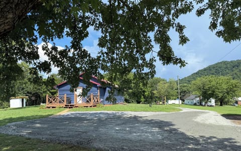 Cabin from driveway view