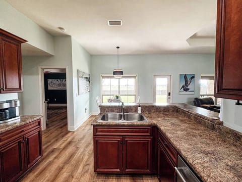 c50ab033-7af5-4999-b2dd-762760e0cec9