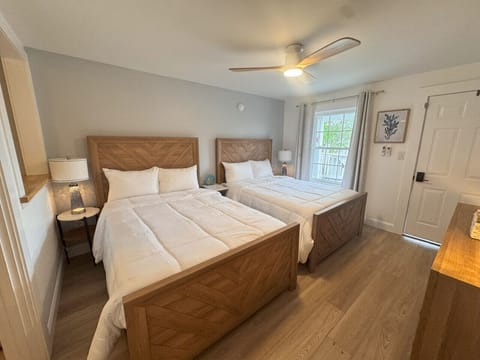 Bedroom - 2 full beds