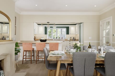 3 & 4 Hawthorn Cottages Dining/Kitchen Area - StayCotswold