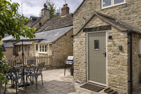 The Roost Terrace - StayCotswold