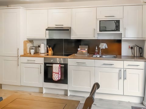 Open plan living space | Brabazon - Furley Cottages, Membury